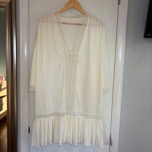 Gilead Vintage Getting Ready Bridal Robe. Size: Medium.